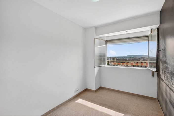 Image No.10-3 Bed Flat for sale