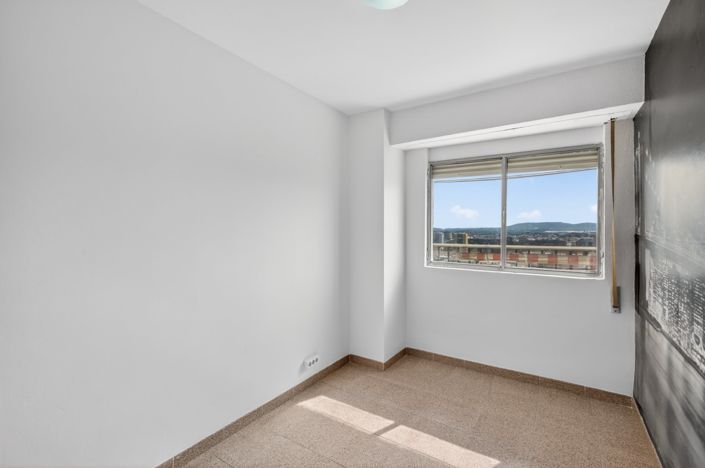 Image No.11-3 Bed Flat for sale