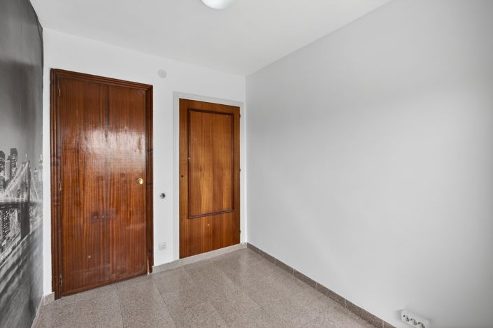 Image No.12-3 Bed Flat for sale