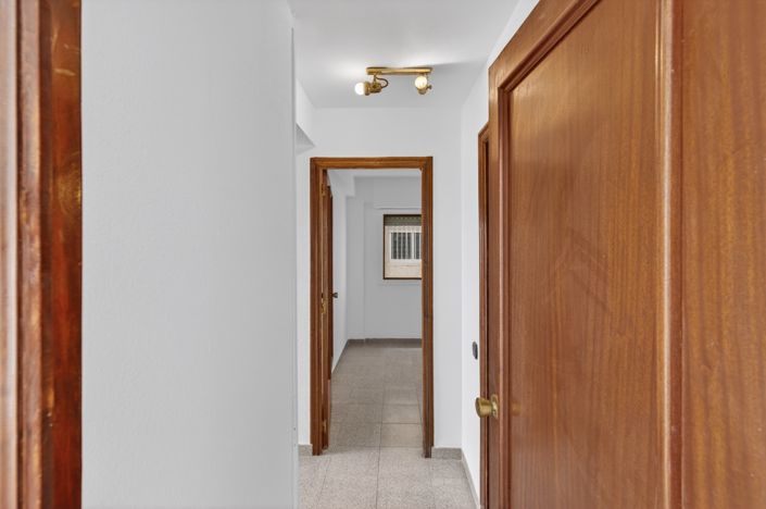 Image No.21-3 Bed Flat for sale