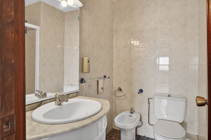 Image No.23-3 Bed Flat for sale