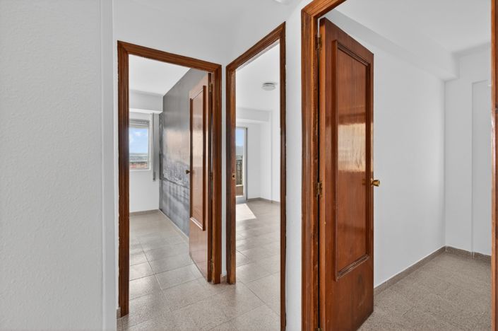 Image No.24-3 Bed Flat for sale