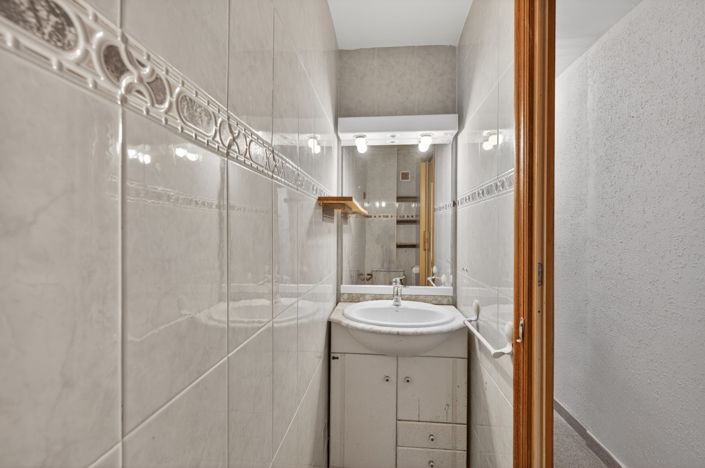 Image No.27-3 Bed Flat for sale