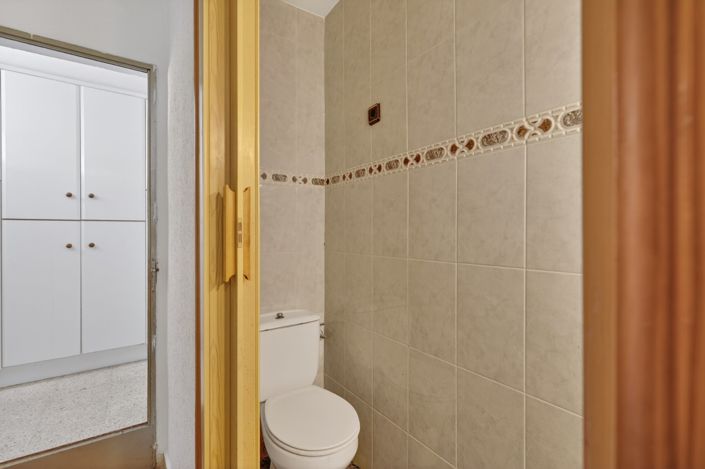 Image No.28-3 Bed Flat for sale