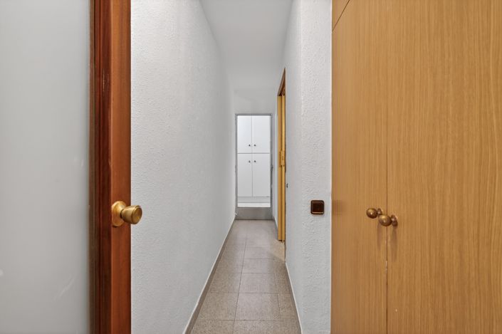 Image No.29-3 Bed Flat for sale