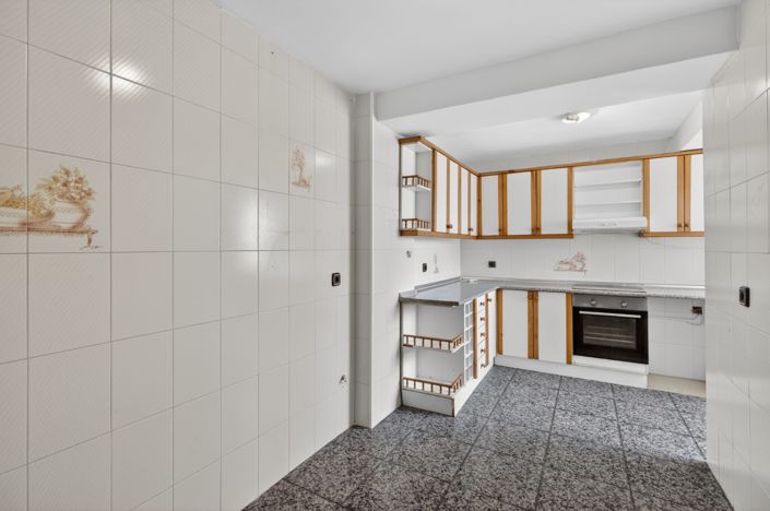 Image No.30-3 Bed Flat for sale