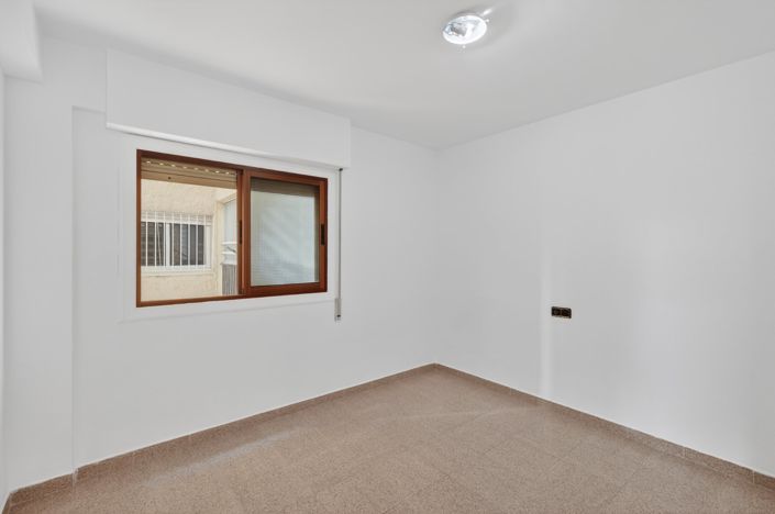 Image No.8-3 Bed Flat for sale