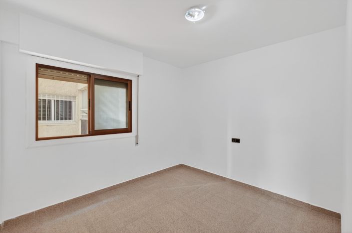 Image No.9-3 Bed Flat for sale
