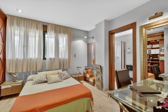 Image No.36-5 Bed Villa for sale