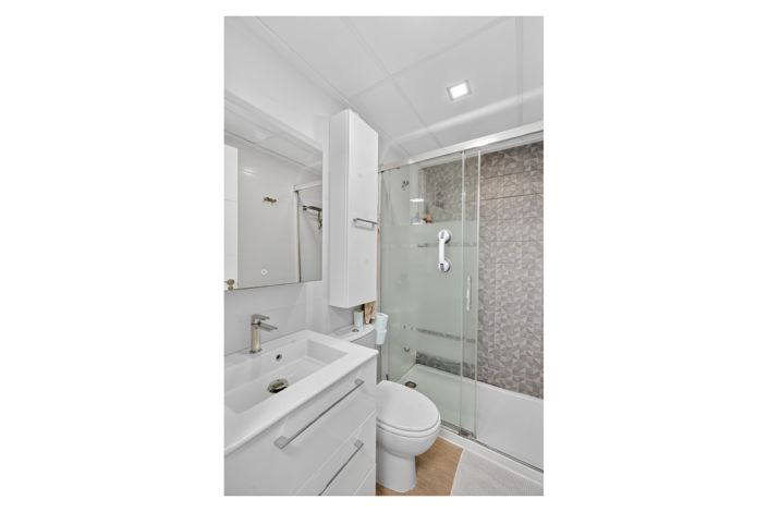 Image No.18-2 Bed Townhouse for sale