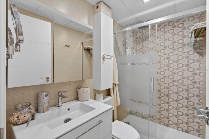 Image No.26-2 Bed Townhouse for sale