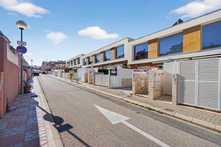 Image No.32-2 Bed Townhouse for sale