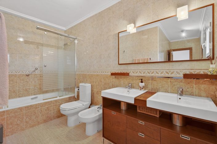 Image No.25-4 Bed Villa for sale