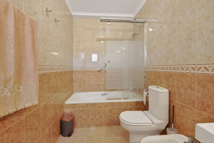 Image No.26-4 Bed Villa for sale