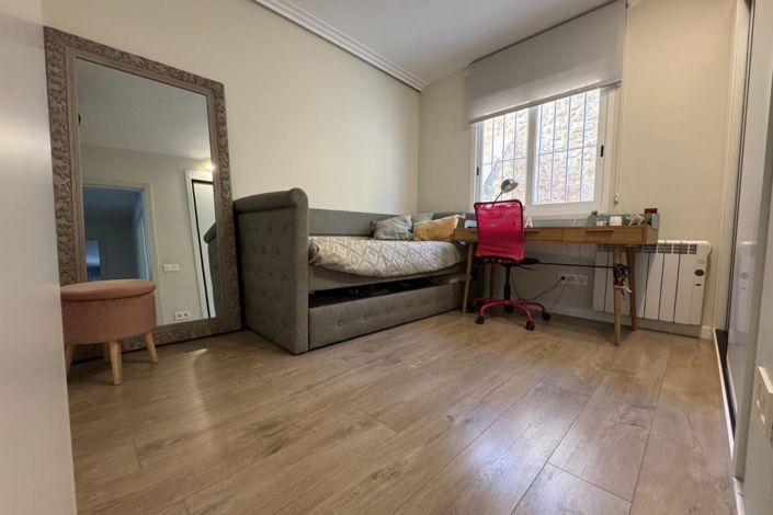 Image No.15-3 Bed Townhouse for sale