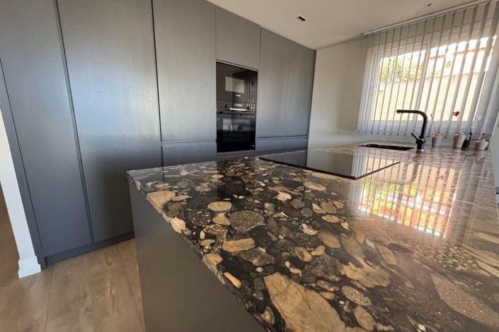 Image No.6-3 Bed Townhouse for sale