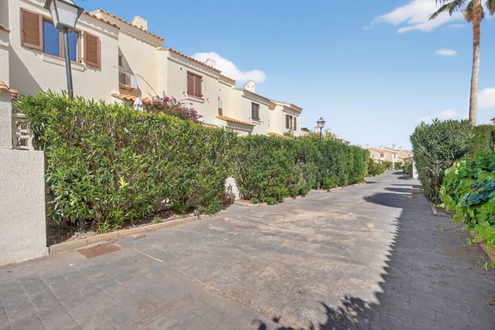 Image No.30-3 Bed Townhouse for sale