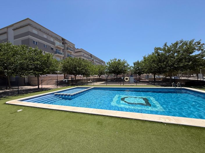 Image No.26-3 Bed Flat for sale