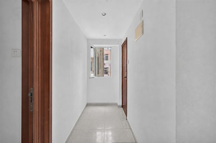 Image No.12-4 Bed Flat for sale