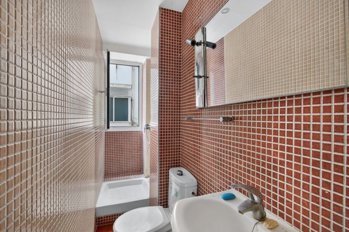 Image No.13-4 Bed Flat for sale