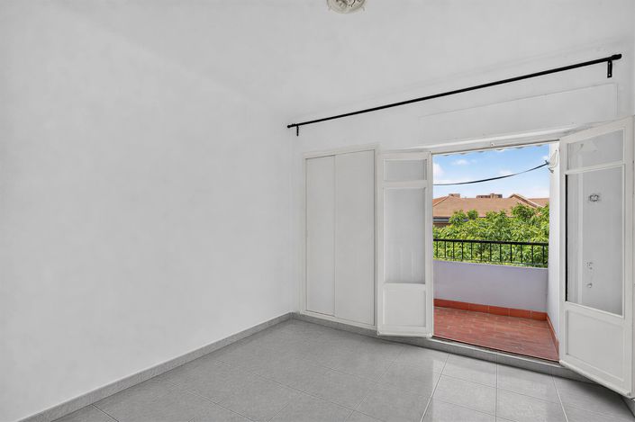 Image No.2-4 Bed Flat for sale