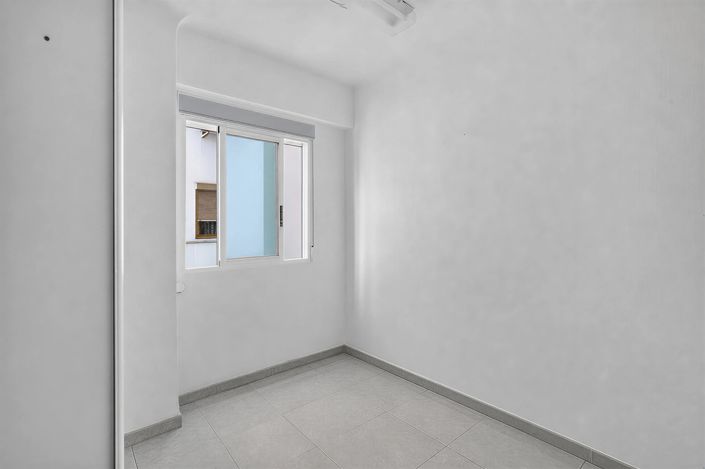 Image No.4-4 Bed Flat for sale