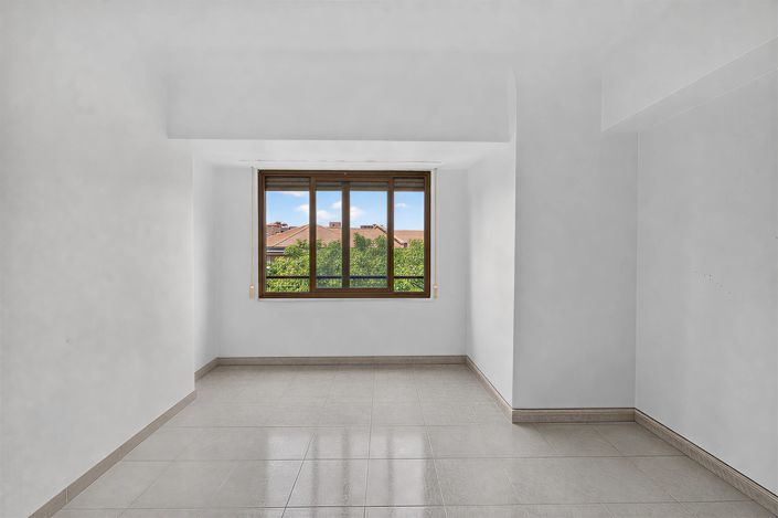 Image No.5-4 Bed Flat for sale