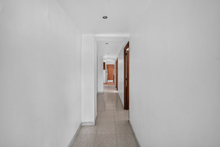 Image No.7-4 Bed Flat for sale