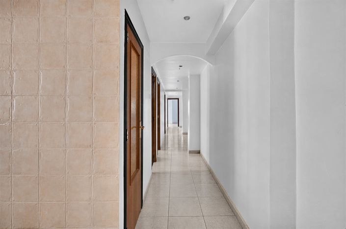Image No.8-4 Bed Flat for sale