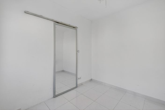 Image No.14-3 Bed Flat for sale