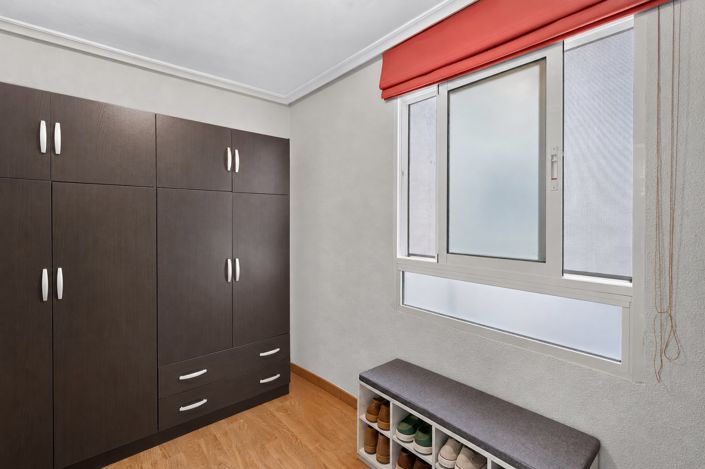 Image No.10-4 Bed Flat for sale