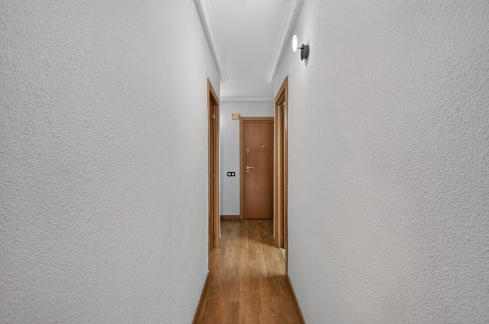 Image No.13-4 Bed Flat for sale