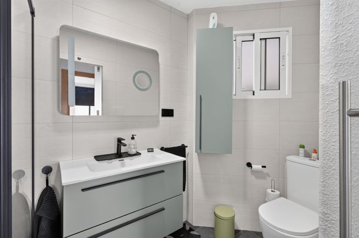 Image No.17-4 Bed Flat for sale