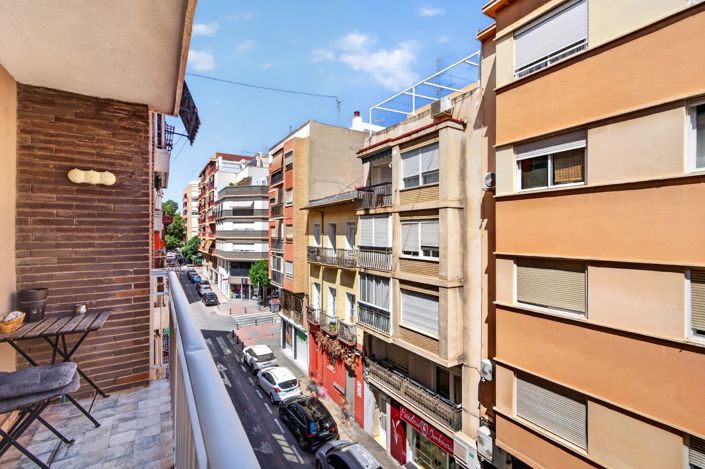 Image No.18-4 Bed Flat for sale