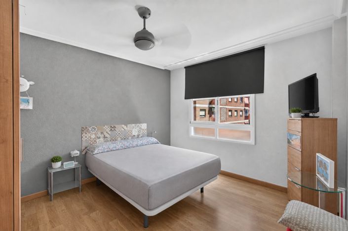 Image No.8-4 Bed Flat for sale