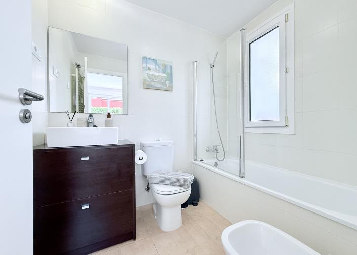 Image No.21-2 Bed Villa / Detached for sale