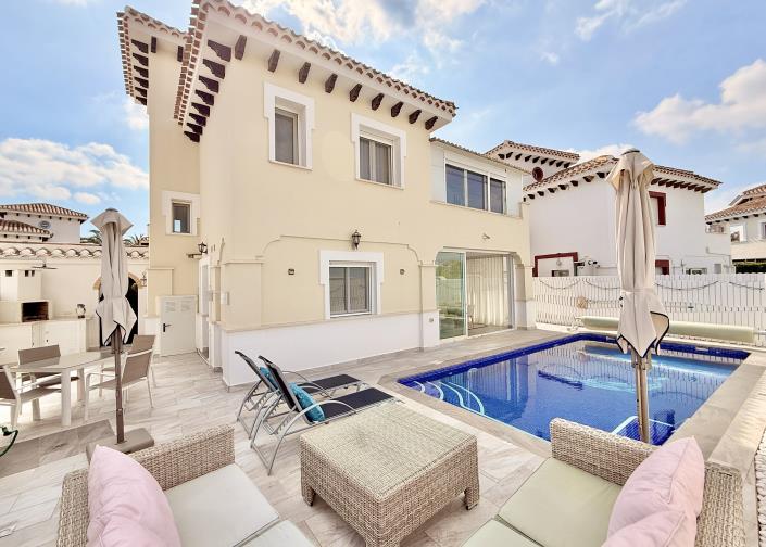 Image No.39-3 Bed Villa / Detached for sale