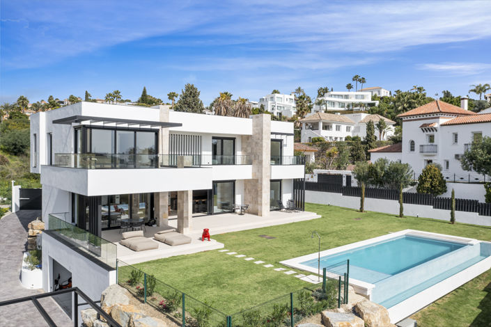 Image No.1-4 Bed Villa for sale