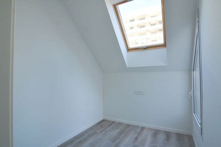 Image No.11-2 Bed Property for sale