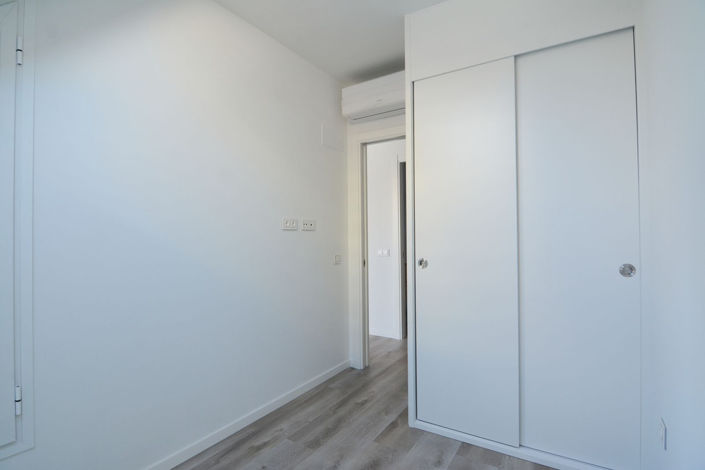 Image No.12-2 Bed Property for sale