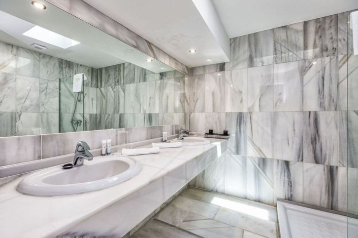 Image No.12-3 Bed Property for sale