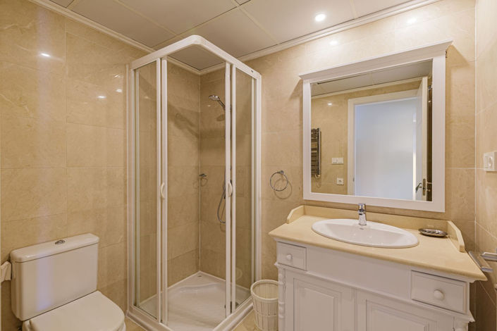 Image No.9-2 Bed Property for sale