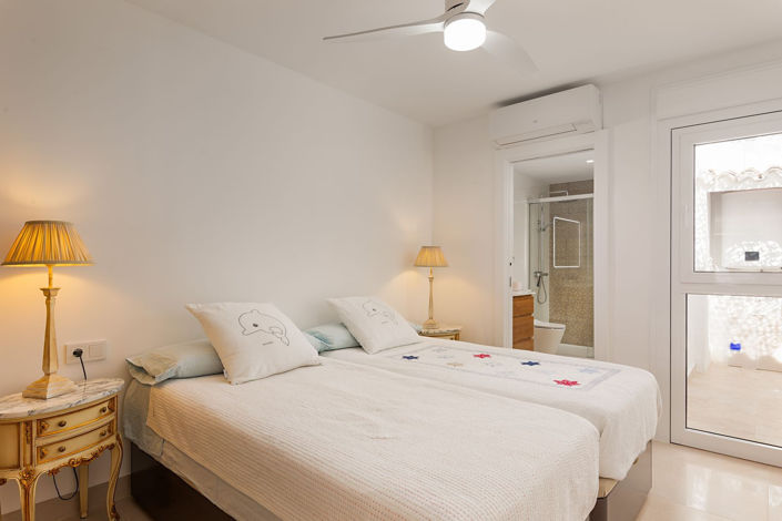 Image No.12-2 Bed Townhouse for sale