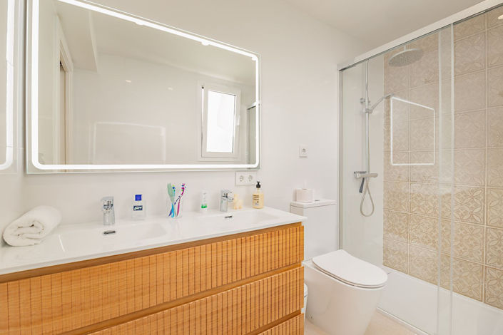 Image No.16-2 Bed Townhouse for sale