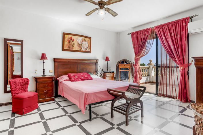 Image No.25-6 Bed Villa for sale