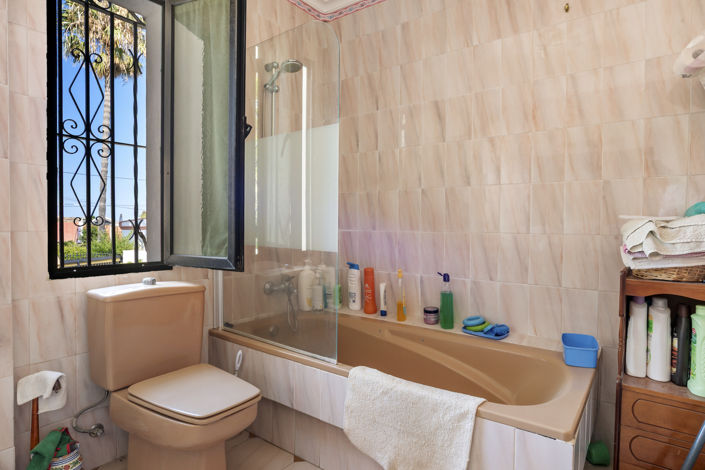 Image No.34-6 Bed Villa for sale