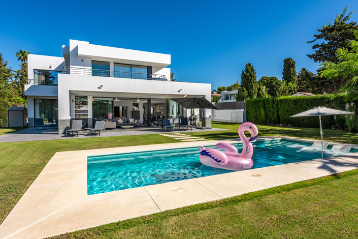 Image No.1-Villa de 4 chambres à vendre à Estepona