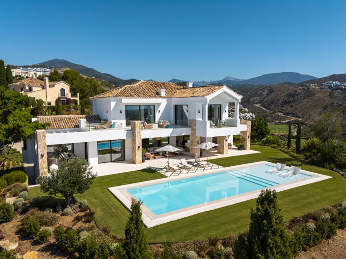 Image No.1-8 Bed Villa for sale