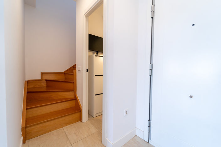 Image No.12-2 Bed Property for sale