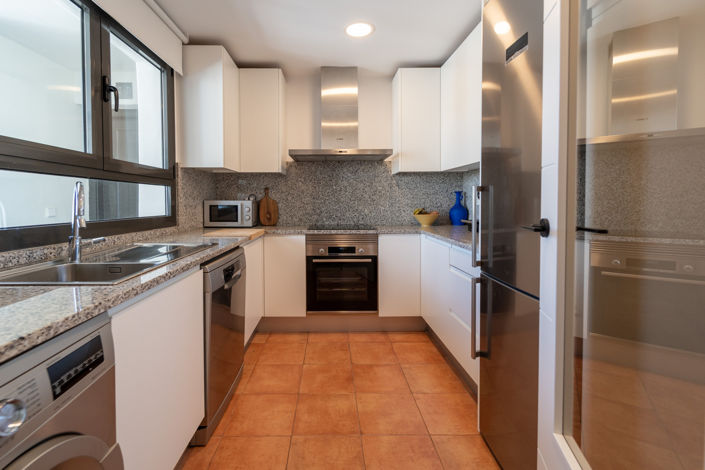 Image No.13-2 Bed Property for sale